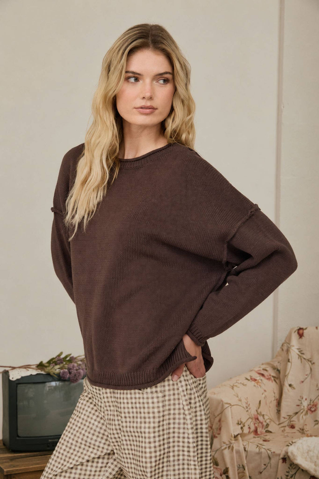 RAW EDGE EXTENDED SHOULDER LONG SLEEVE SWEATER