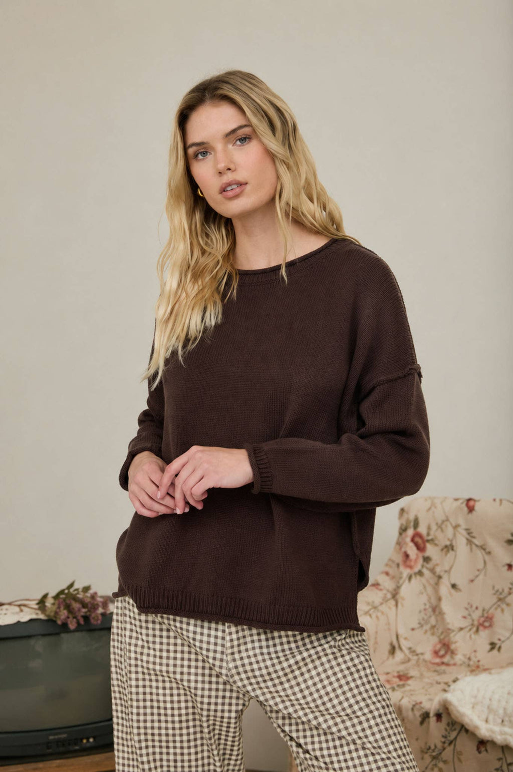 RAW EDGE EXTENDED SHOULDER LONG SLEEVE SWEATER
