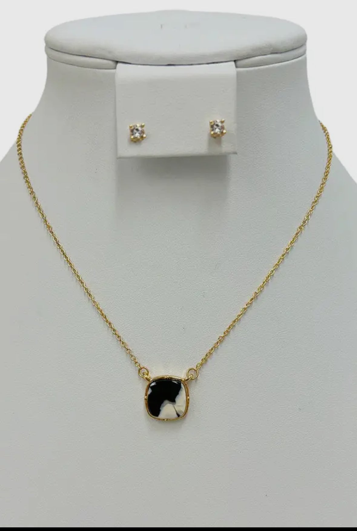 Framed Stone Pedant Necklace Set